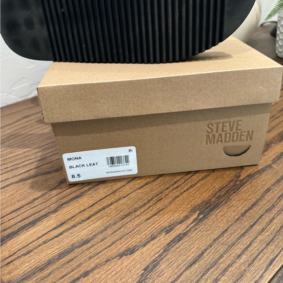 Steve Madden Mona Black Platform Sandals with Sturdy Sole - Picture 7 of 7